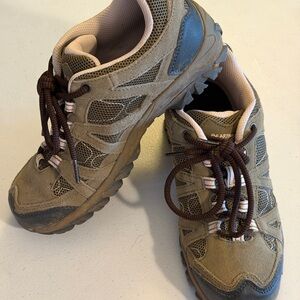 Bearpaw OLYMPUS Hiking Shoes – Women’s Size 7 – Taupe & Ivory